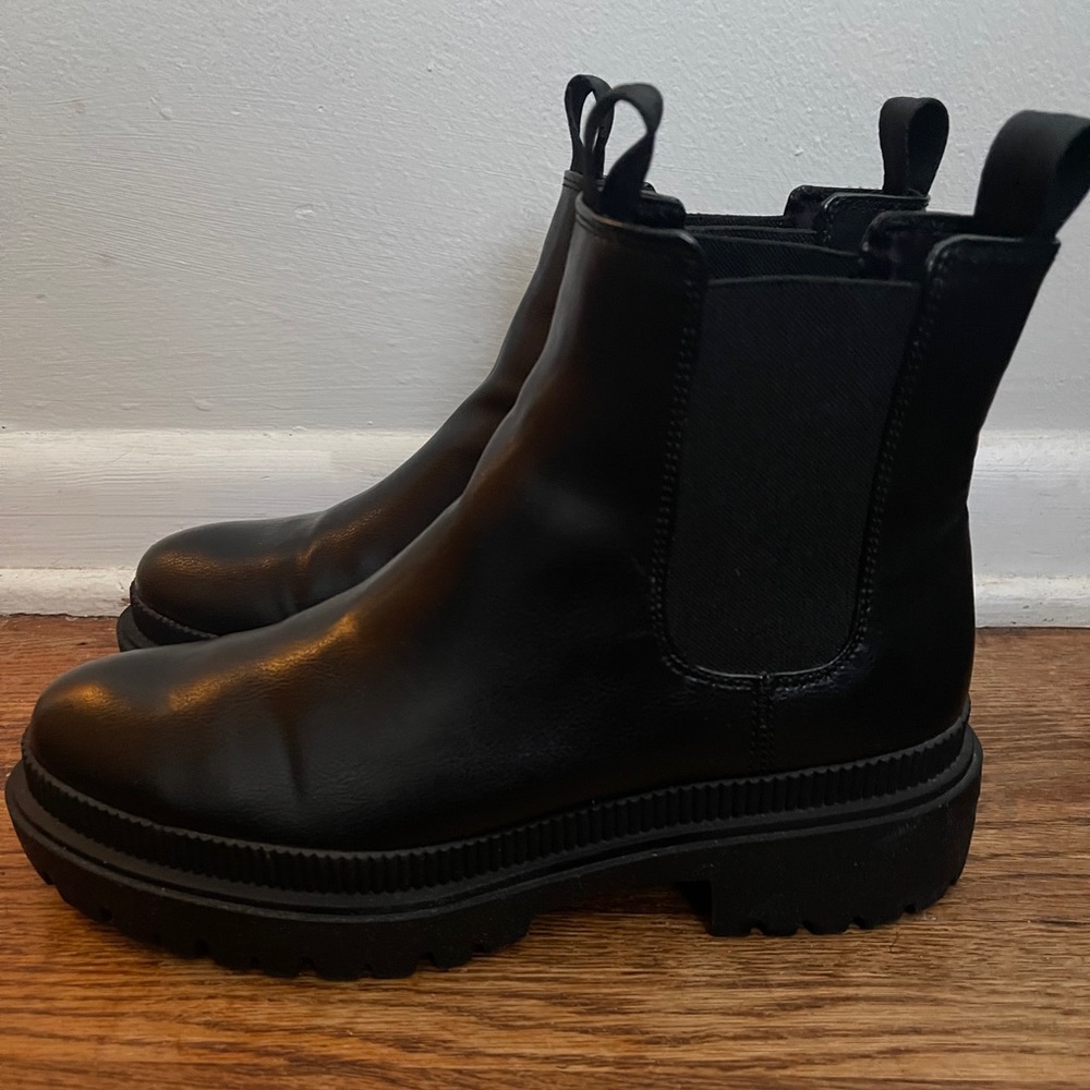 Chunky Heel Leather Chelsea boot